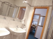 Apartment Bad mit 2 Waschbecken